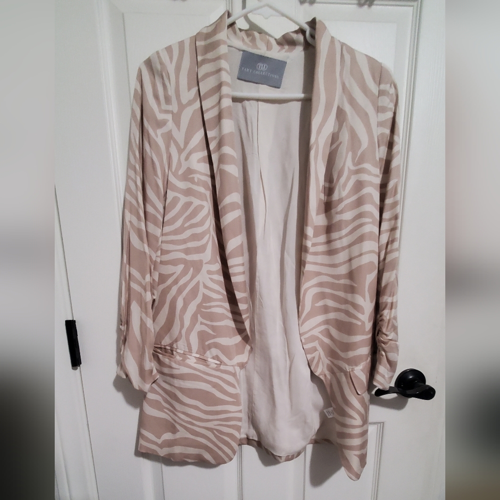 Tart Collection Woman's neutral zebra print blazer size S oversize